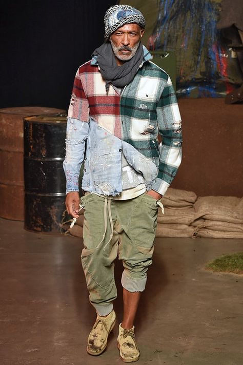 2019 Runway, Mode Hippie, Boho Men, Male Fashion Trends, Black Men Fashion, Male Fashion, Runway Show, Mens Fashion Summer, Mens Street Style