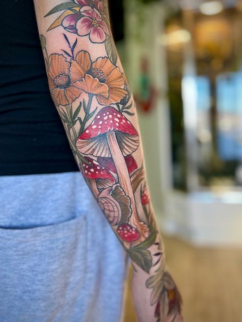 Half Sleeve Tattoos Color, Mushroom Tattoo Ideas, Cottagecore Tattoo, Tattoos Zodiac, Tattoos Moon, Natur Tattoo Arm, Tattoos Heart, Tattoos Flowers, Floral Arm Tattoo