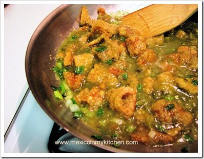 Chicharrones Recipe Salsa Verde, Chicharones Recipe, Chicharrones Recipe, Guisada Recipe, Green Sauce Recipe, Pork Skin, Real Mexican Food, Authentic Mexican Recipes, Traditional Mexican Food