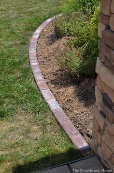 Brick Landscape Edging, Brick Garden Edging, Flower Bed Edging, Diy Garden Bed, Brick Garden, Edging Ideas, Landscape Edging, Lawn Edging, Sprinklers