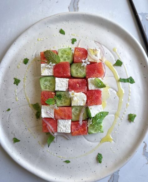 Are you in need of a quick, easy, and eye-catching snack plate for your 4th of July celebration or any summer gathering? Look no further than this delightful Watermelon Feta Salad. This dish is all about the presentation: cut your ingredients into small squares and arrange them in a stylish checkerboard pattern. Here's what you'll need: watermelon, feta, extra virgin olive oil or Westbourne's extra virgin avocado oil, and flakey sea salt. Optional add-ins include cucumber, red onions, and mint. Plating Salad, Salad Plating, Feta Cucumber, Turkish Salad, Vegan Feta, Vegan Barbecue, Vegan Cheesecake Recipe, Watermelon Feta Salad, Watermelon And Feta