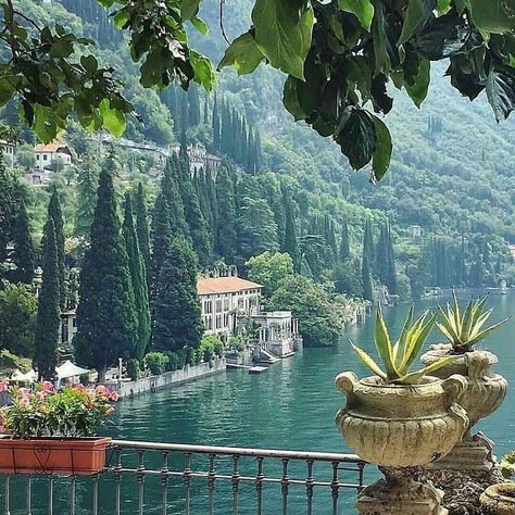 IfoulkiWorld on Instagram: “Who could be the owner of this amazing villa on the Como Lake? ~ Italy  Photo: @travelinggentleman Congrats! 😍 ➡ Founder…” Lac Como, Ashley Smith, Como Lake, Lake Como Italy, Como Italy, Italy Photo, Landscape Scenery, Dress Clothes, Lake Como