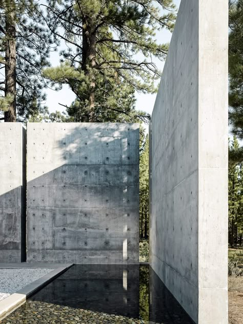 Creek House by Faulkner Architects Unique Fences, Giant Boulder, Truckee California, Private Yard, Fence Diy, Brick Fence, Cheap Fence, Concrete Fence, Creek House