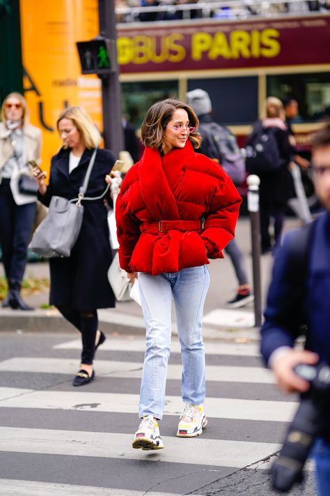 A Puffer Coat Puffer Jacket With Fur Hood, Velvet Puffer Jacket, Jackets Outfit, Hood Fashion, Jacket With Fur Hood, Red Puffer Coat, Puffer Jacket With Fur, White Puffer Jacket, Girls F