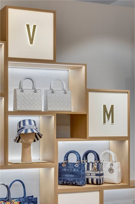 Luxury Wooden Boxes, Dior Store, Handbag Display, Store Design Boutique, Soho New York, Showroom Interior Design, Wooden Counter, Flower Shops, Handbag Stores