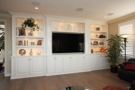 Living Room Built In Cabinets, Built In Wall Units, Transitional Family Room, Large Entertainment Center, Built In Entertainment Center, Built In Shelves Living Room, Modern Tv Cabinet, Living Room Wall Units, Living Room Built Ins