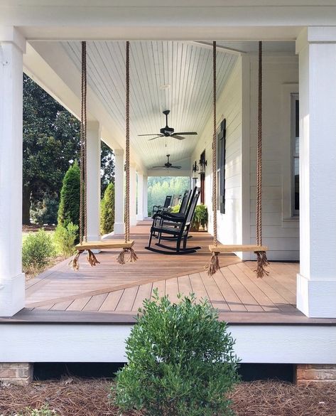 Front Porch Ideas Wrap Around, Rap Around Porch, Wrap Around Porch Ideas, 40s House, Heritage Renovation, House Wrap Around Porch, House With Wrap Around Porch, Basement Diy, Farmers Porch