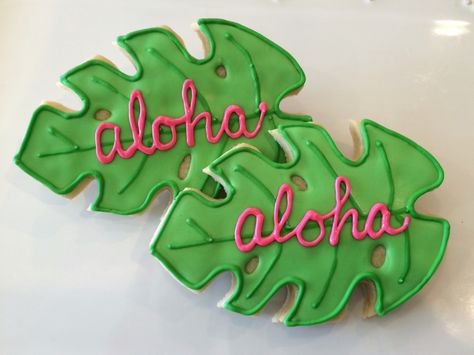 Palm leaf aloha cookie favors Moana Cookies, Luau Cookies, Hawaiian Cookies, Festa Moana Baby, Beach Cookies, Hawaiian Birthday Party, Luau Birthday Party, Moana Birthday Party, Fiesta Tropical