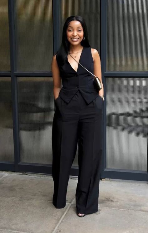 Black Trousers Outfit Work Summer, Elegant Curvy Outfit, Nice Outfits Dressy, Monday Outfit For Work, Monday Work Outfit, Cute Professional Outfits, Fashionable Work Outfit, 2piece Outfits, Chic Dress Classy