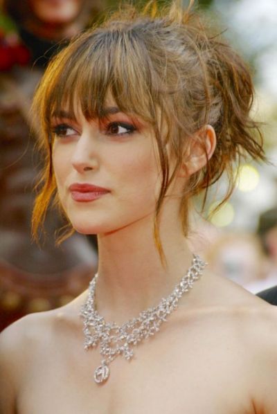 Messy bun... Keira Knightley Makeup, Kira Knightly, Kira Knightley, Keira Knightley Hair, Kiera Knightly, Elizabeth Swann, Claude Van Damme, Keira Knightly, Jean Claude Van Damme