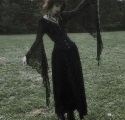 New Goth, Goth Outfit Inspo, Goth Princess, Vampire Clothes, Aesthetic Grunge Outfit, Romantic Goth, Victorian Goth, Goth Women, Witch Outfit