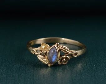 keshavjewelry - Etsy Canada Woman Ring, Unique Rings Vintage, Bohemian Ring, Leaf Flower, Ring Hand, Bohemian Rings, Classy Jewelry, Labradorite Ring, Unique Ring