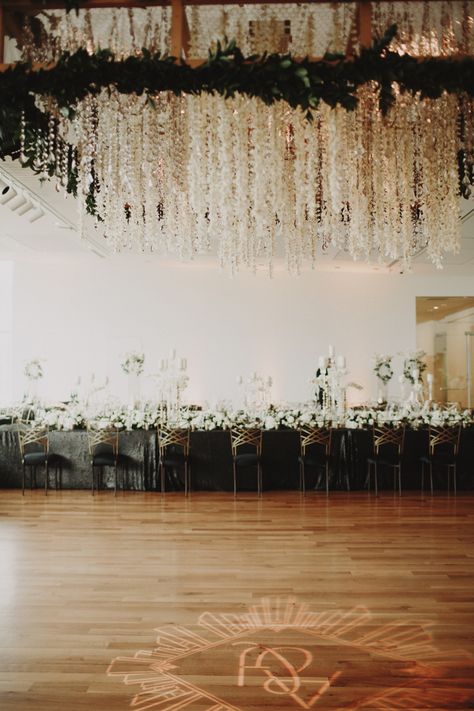 This Columbus Museum of Art wedding features a fabulous glitzy and glam bridal look, epic reception décor, and a blend of modern and Art Deco styles. Ballroom Art, Wedding Reception Ballroom, Columbus Museum Of Art, Wedding Themes Ideas, Glitzy Wedding, Wedding Space, Wedding Features, Art Gallery Wedding, Metallic Wedding