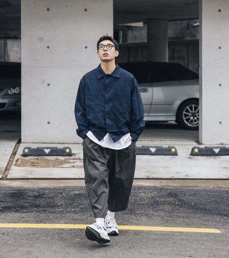 Japanese Menswear Streetstyle, Asian Men Street Style, Japanese Style Streetwear, Muji Men Style, Men’s Americana Style, Japanese Man Fashion, Japan Americana Style, Japanese City Boy Style, Japanese Man Outfit