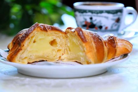 Cornetto Recipe Italian, Cornetto Pastry, Cornetti Recipe, Italian Croissant Recipe, Cornetto Recipe, Italian Croissant, Italian Cornetto, Lemon Filling Recipe, Breakfast Cooking