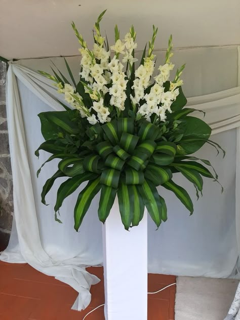 Church Flower Arrangements Altars Simple, Easter Church Flowers, Flowers Arrangements Ideas, Alter Flowers, Fresh Flower Arrangement, Foliage Arrangements, Contemporary Flower Arrangements, Tropical Floral Arrangements, Tropical Flower Arrangements