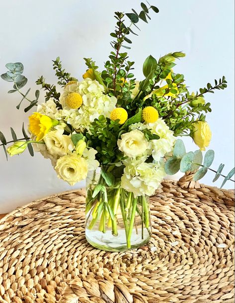 Daffodil Theme Party, Daffodil Arrangements Floral Design, Craspedia Arrangement, Daffodil Flower Arrangements, Daffodil Arrangements, Lisianthus Bouquet, Ranch Party, Eucalyptus Bouquet, Yellow Sunshine