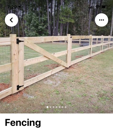 Wood Pasture Fence, Front Entrance Fence Ideas, Pony Fence Ideas, Wood Horse Fence, Wooden Fences And Gates Backyards, Cow Fence, Farmhouse Fence Ideas Front Yards, Wooden Fences, Horse Fence Ideas