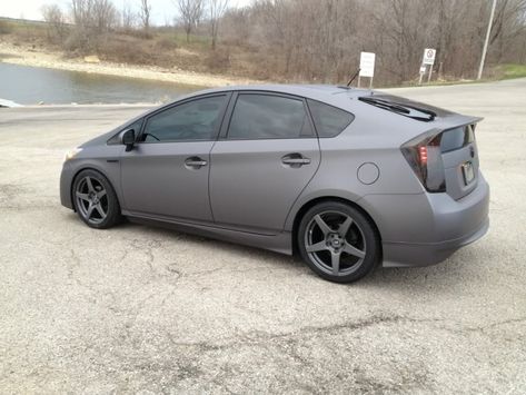 18"x8.5" Forgestar CF-5s in matte gray, with Nitto Motivos 235/40/18.  Car wrapped in 3M 1080 Scothcal wrap vinyl Matte Gray Metallic. Toyota Prius Custom, Prius Accessories, Prius Custom, Prius 30, Prius Car, Matte Cars, Porsche Museum, Corolla Toyota, Toyota Hybrid