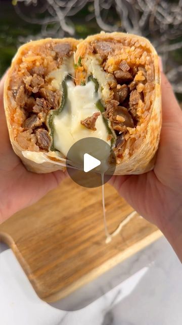 Chili Relleno Burrito, Chile Relleno Burrito, Poblano Burrito, Best Chile Relleno Recipe, Chile Relleno Sauce, Chile Relleno Recipe, Vegetarian Mexican Recipes, Mexican Chili, Chili Relleno