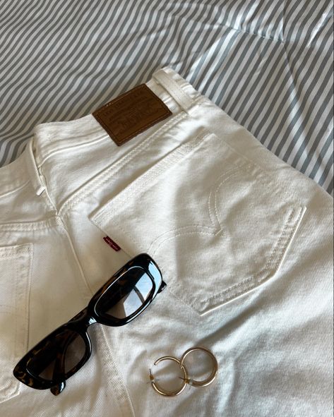 Clean Girl Outfit Ideas, White Outfit Aesthetic, Clean Girl Outfit, White Feed, Girl Outfit Ideas, Basic Aesthetic, Filler Photos, Details Aesthetic, Insta Layout