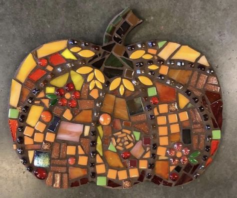 Mosaic Pumpkin, Mosaic Hearts, Christmas Mosaics, Mosaic Tiles Crafts, Mosaic Garden Art, Mosaic Frame, Mosaic Madness, Mosaic Art Projects, Fall Stuff