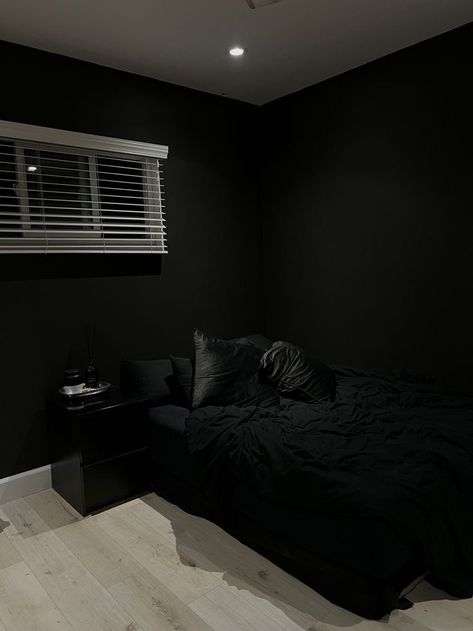 Men Black Room Ideas, Men Black Bedroom Ideas, Black Room Design Bedroom Ideas, Small Black Room Aesthetic, Black Wall Aesthetic Bedroom, Black Walls Aesthetic, Sleek Black Bedroom, Black Bedroom Small Room, Black Small Room Ideas