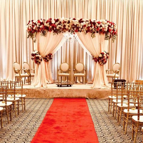 Bengali Wedding Mandap Decoration, Red And Gold Mandap, White Mandap, Vidhi Mandap, Red Quinceanera Ideas, Indian Wedding Deco, Wedding Decorations Diy Centerpiece, Engagement Stage, Indian Wedding Stage