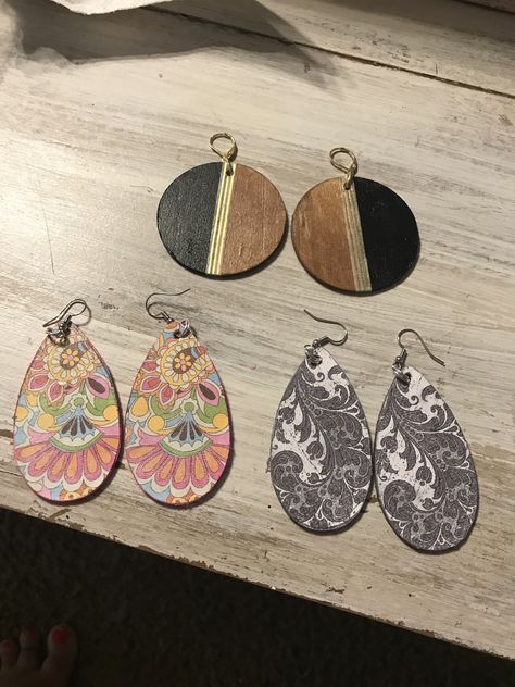 Wood earring w scrapbook paper Wood Earrings With Scrapbook Paper, Diy Wood Earrings Mod Podge, Scrapbook Paper Earrings, Scrapbook Art Ideas, Sculpey Clay Ideas, Jewellery Resin, Craft Club Ideas, Earrings Paper, K Jewelry