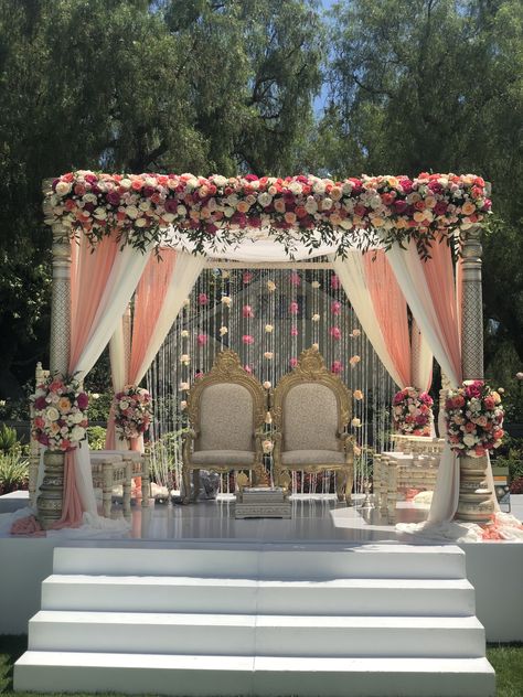 Hindu Wedding Decorations, Mandap Decoration, Indoor Wedding Decorations, Indian Wedding Decorations Receptions, Engagement Stage Decoration, Indian Wedding Theme, Mandap Design, Wedding Hall Decorations, Destination Wedding Decor