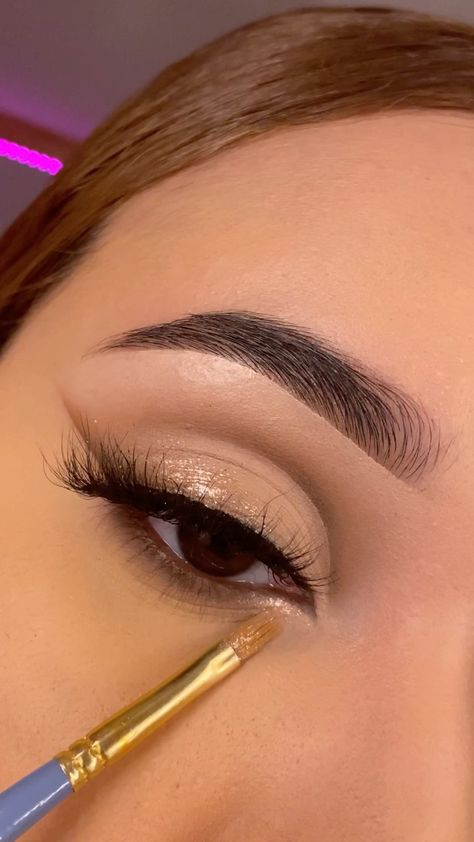 Natural Gold Makeup, Gold Dress Makeup, Makeup For White Dress, Jelly Eyeshadow, White Eye Makeup, Roller Lash Mascara, Roller Lash, Gold Makeup Looks, Makeup Life Hacks