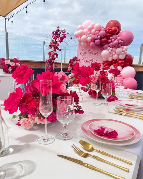 Nari's Events 🌸 on Instagram: “It’s officially bridal shower season 🌺🌹🌷 . . . Event Planning & Styling @narisevents Floral @llbflorals Acrylic place cards…” Organic Balloon Arch, Valentines Day Balloons, Pink Balloon Arch, Balloon Arch Diy, Bridal Shower Inspo, Tafel Decor, Birthday Dinner Party, Pink Birthday Party, Bridal Bachelorette Party