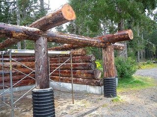 How to Build a Log Shelter: 11 Steps (with Pictures) Log Lean To, Log Building Ideas, Cedar Log Projects, Timber Frame Gazebo, Log Structures, Log Fence, Homestead Diy, Log Shed, Diy Log Cabin