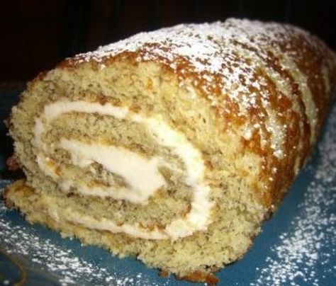 Banana Cake Roll, Banana Sponge Cake, Hafa Adai, Welcome To My Kitchen, Banana Roll, Cake Roll Recipes, Fruit Dessert Recipes, Roll Cake, Köstliche Desserts