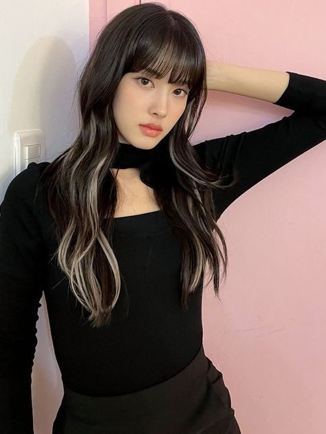 Cerise Hood, Yoon Stayc, Stayc Yoon, Korean Hair Color, Hair Color Underneath, Kpop Hair, Hair Color Streaks, Black Hair With Highlights, Hair Streaks