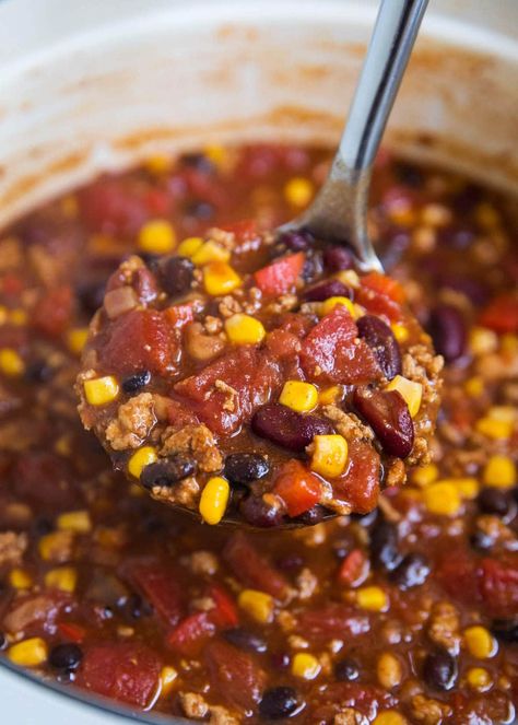 EASY One-Pot Healthy Turkey Chili Recipe - I Heart Naptime Stove Top Turkey Chili, Turkey Chili Recipe Easy, Healthy Turkey Chili, Healthy Chili Recipe Turkey, Easy Turkey Chili, Ground Turkey Chili, Chili Recipe Healthy, Turkey Chili Healthy, Turkey Chili Recipe