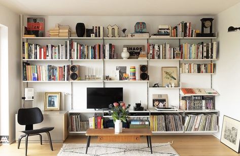 Shelves For Books, Bookshelves In Living Room, Paris Home, Wall Bookshelves, Living Room Shelves, Living Room Makeover, Apartment Interior, Home Office Design, White Wall