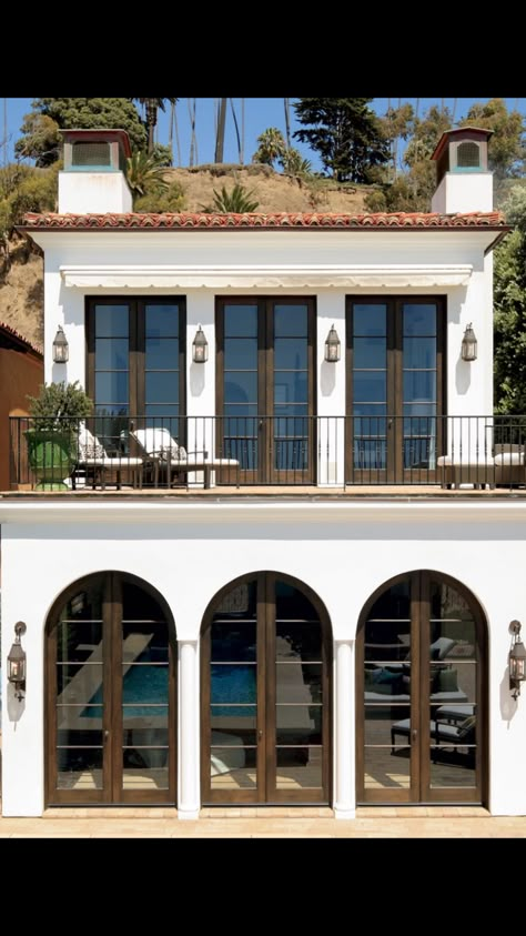 Spanish Colonial Windows, San Mig, Spanish Style Home Interior, Mediterranean Homes Exterior, 3 Storey House Design, Spanish Style Architecture, Dubai Houses, Caribbean Homes, Exterior House Design