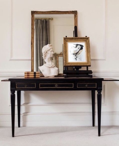 Parisian Console Table, Console Table Decorating Bedroom, Foyer Vignette, Classic Foyer, Interior Boho, Console Table Styling, Gilded Mirror, Glossy Paint, White Wall