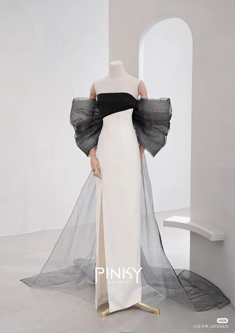 Timeless Evening Gown, Haute Couture Dresses 2023, Black And White Gown Elegant, Korean Gowns Dresses, Elegant Prom Dresses Unique, Kasut Pengantin, Outfit Ideas Trendy, Outfit Ideas 2023, Black And White Gown