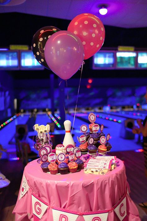 What a cute set up for a girl's bowling birthday party! Glow Bowling Party Ideas, Kids Bowling Party, Bowling Party Themes, Bowling Party Favors, Glow Bowling, American Girl Birthday Party, Girls Bowling, Bowling Birthday Party, Bowling Birthday