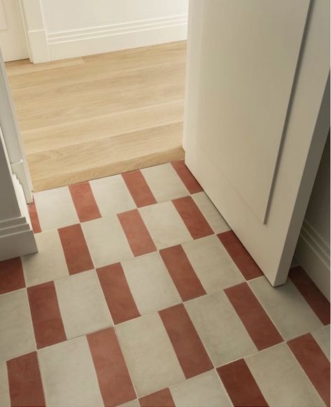 Terracotta Checkered Floor, Red Floor Kitchen, Terracotta Floor Kitchen, Interior Boho, Terracotta Floor, 아파트 인테리어, Tile Inspiration, Terracotta Tiles, Kitchen Floor