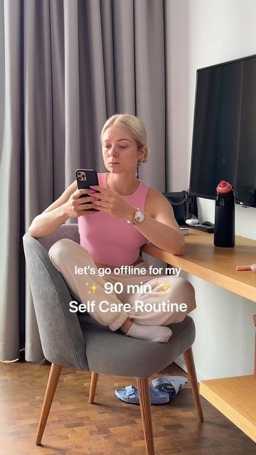 Anna Engelschall on Instagram: "SELF CARE SUNDAY ✨ let‘s go offline together and let‘s do things that make us feel our absolute best! the bottle you see in this video is from @airup_europe 🥰 [Anzeige] I love the bottle and the aroma pods - no calories, no sugar, no sweetener! Love this system @airup_europe (make sure to check it out Team) 90 MINS time for SELF CARE, let‘s go: • Yoga/Stretching (20 mins) • Skin Care (10 mins) • Read a book 📖 (20 mins) • Go out for a walk (30 mins) • Journal (1 Self Care Sunday, Sunday Routine, Relaxation Exercises, Yoga Stretching, Self Care Bullet Journal, Read A Book, Learning To Love Yourself, No Sugar, Daily Planner Template