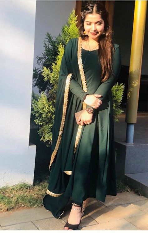 Simple Georgette Dress, Green Kurti Design Dark, Dark Green Salwar Suit, Dark Green Anarkali, Beautiful Gown Designs, Frock Suit, Cute Maternity Dresses, Anarkali Dress Pattern, Stylish Short Dresses