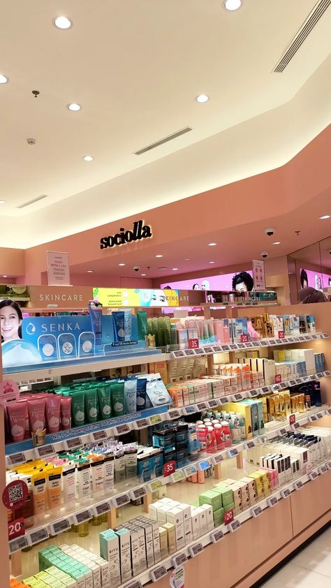 Make Up Banyak, Skincare Store Aesthetic, Toko Skincare Aesthetic, Pap Belanja Skincare, Watsons Store, Belanja Skincare, Kosmetik Aesthetic, Rak Display, Koleksi Makeup