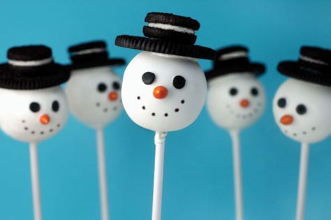 Snowman Cake Pops, Tårta Design, Snowman Cake, Christmas Cake Pops, Decorações Com Comidas, Christmas Snacks, Holiday Cakes, Christmas Goodies, Noel Christmas