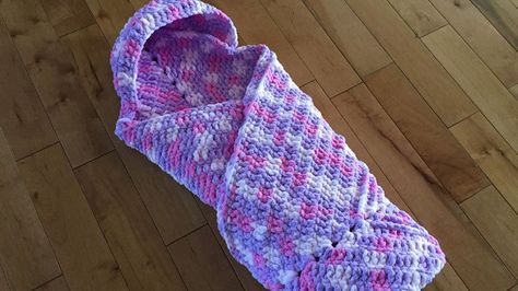 Bernat Baby Blanket Yarn, Crochet Baby Cocoon, Winter Blanket, Crochet Crowd, Baby Cocoon, Baby Afghan Crochet, Haken Baby, Crochet Winter, Crochet Wrap