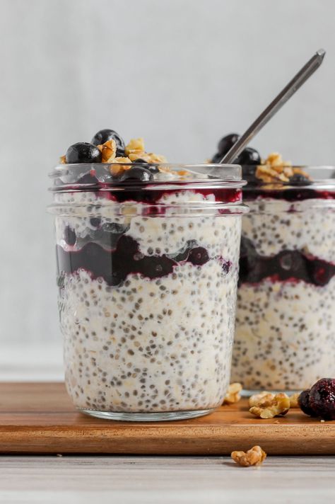 Blueberry Chia Overnight Oats Overnight Oats With Chia Seeds, Oats With Chia Seeds, Overnight Oats With Chia, Chia Overnight, Blueberry Overnight Oats, Easy Breakfast Options, Chia Overnight Oats, Oat Recipes Healthy, Overnight Oats Recipe Healthy