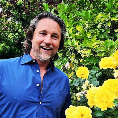 Martin Henderson Selfie, Martin Henderson, Actor Gerard Butler, Long Haircut, Stop And Smell The Roses, Virgin River, Apple Gift Card, Keanu Charles Reeves, Smell The Roses