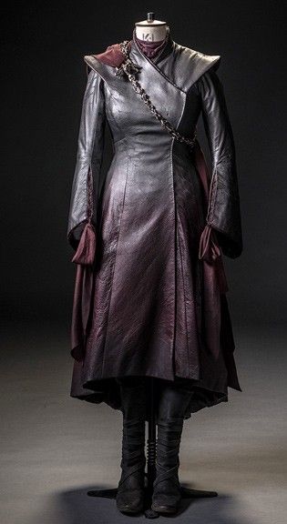 Danerys Targarian Dress, Daenerys Targaryen Black Dress, Daenerys Outfits Inspiration, Game Of Thrones Daenerys Outfits, House Of The Dragon Costume Design, Danerys Targarian Outfit, Got Inspired Outfits, House Of The Dragon Costumes, Game Of Thrones Costume Design